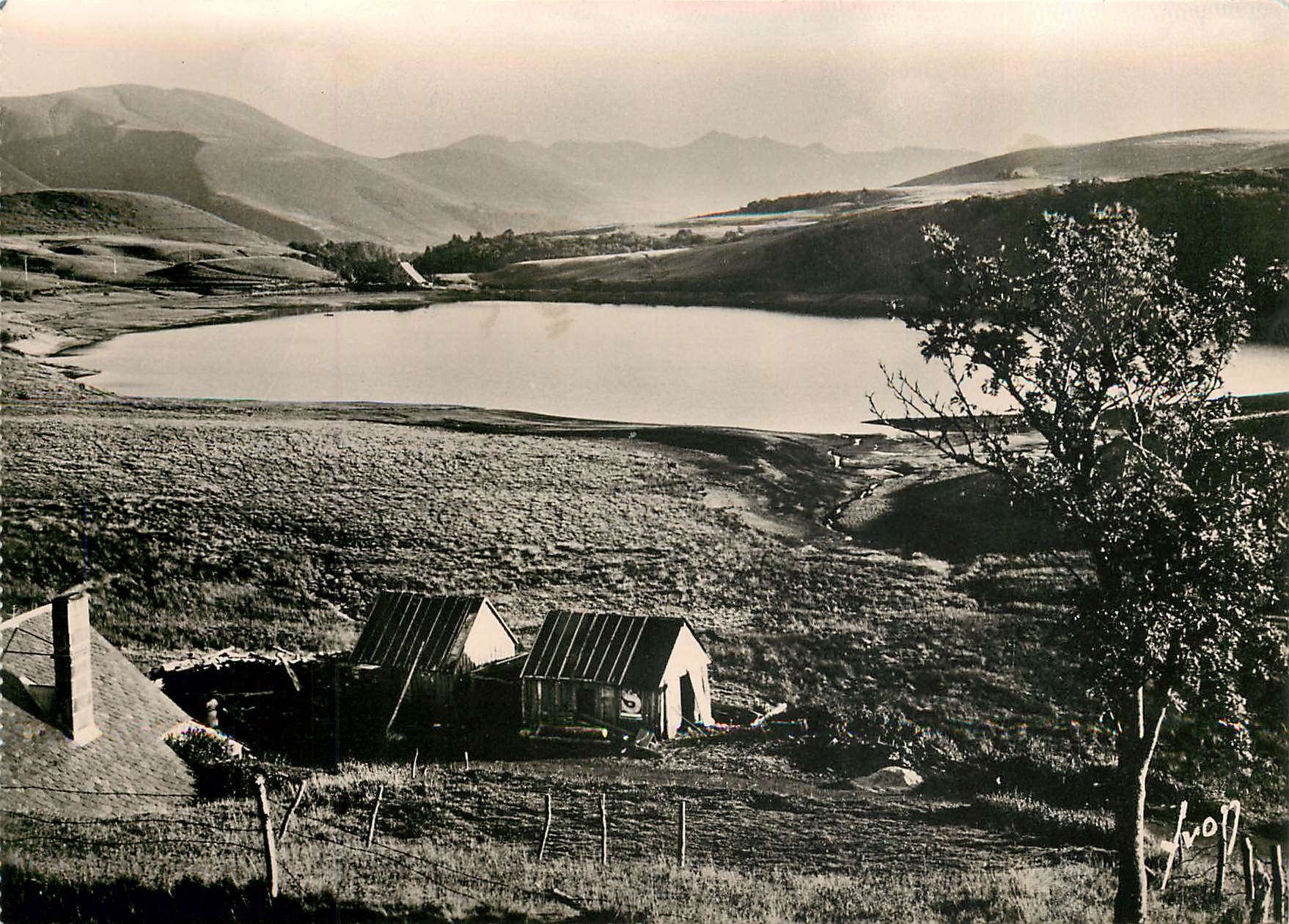 CPM Environs du Mont Dore P de D Lac de Guery et le puu de la Croix Morand