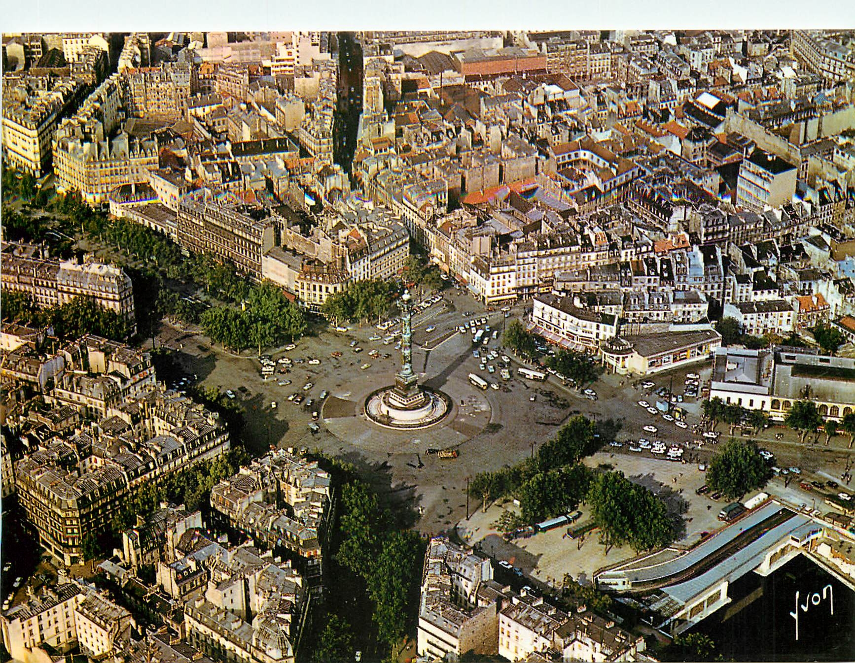 CPM Paris Place de la Bastille et Colonne de Juillet 