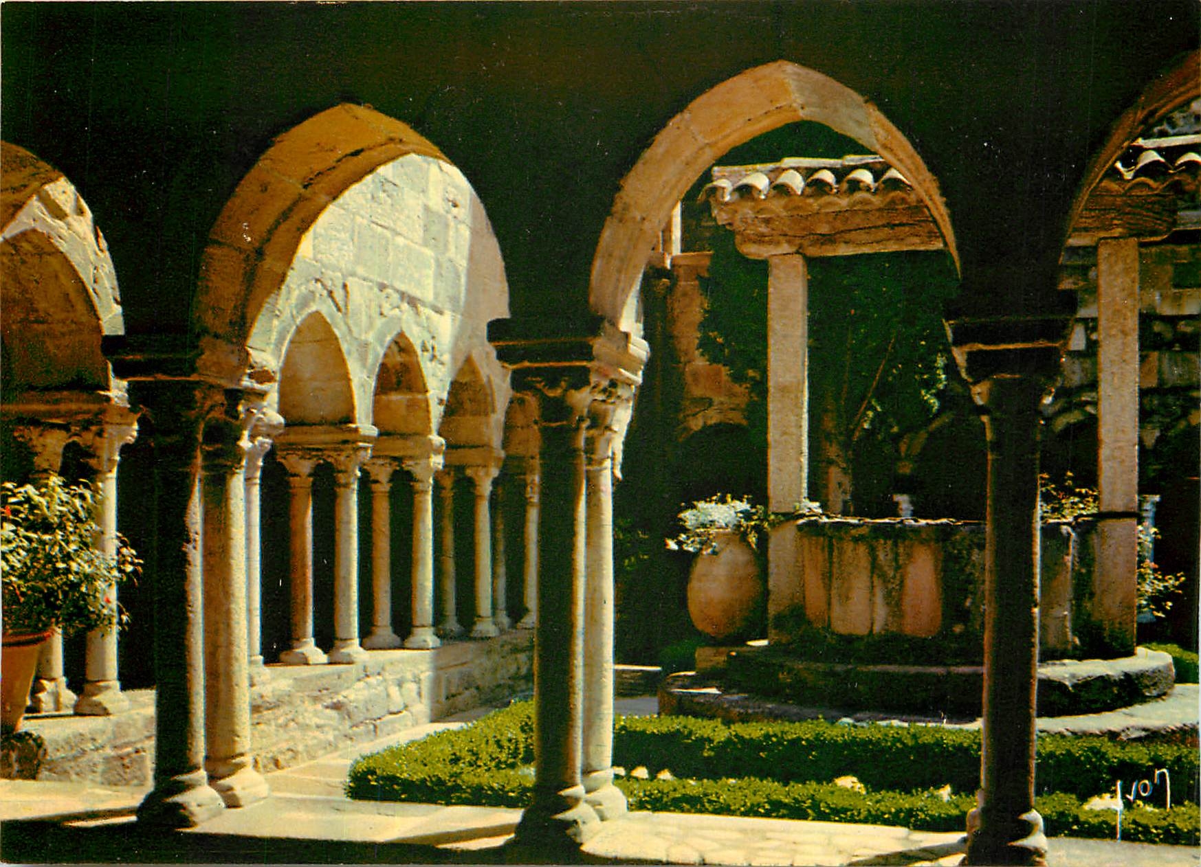 CPM La Cote d'Azur miracle de la nature Frejus Var Le Cloitre de l'Eglise Notre Dame 