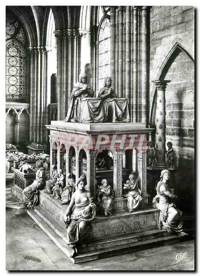 CPM Basilique de Saint Denys Tombeau de Louis XII et d'Anne de Bretagne 