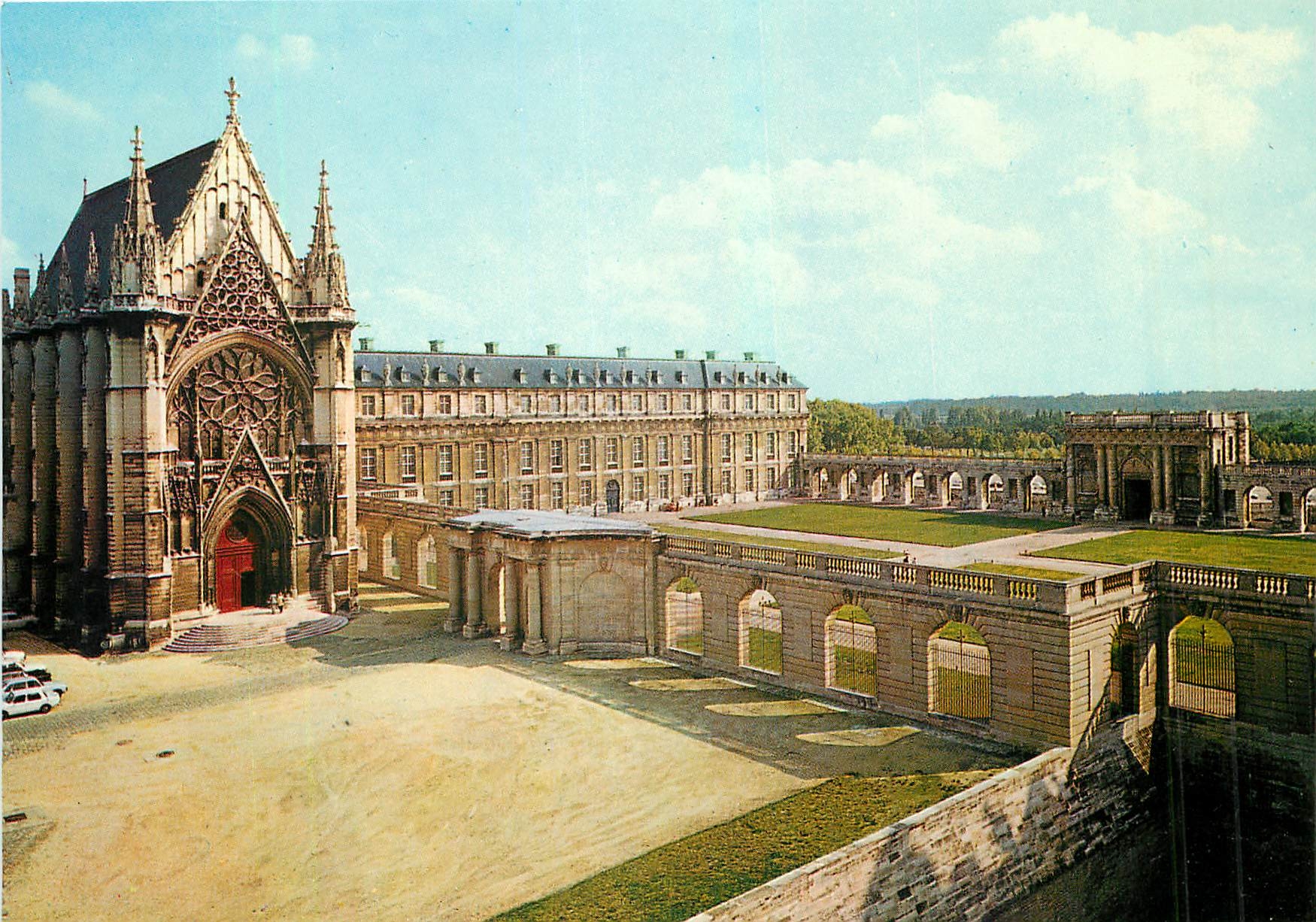 CPM Chateau de Vincennes La Sainte Chapelle et la Cour Royale vues du Donjon 