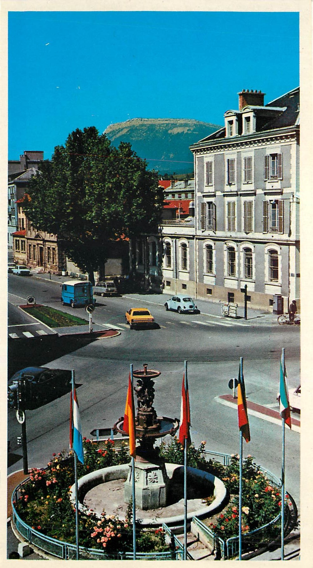 CPM Place Porte Colombes et la Fontaine 