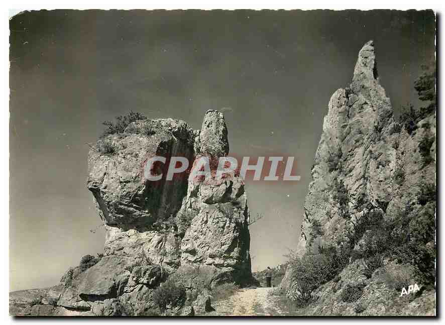 CPM En Parcourant les Gorges du Tarn Environs de Meyrueis Breche de la Femme 