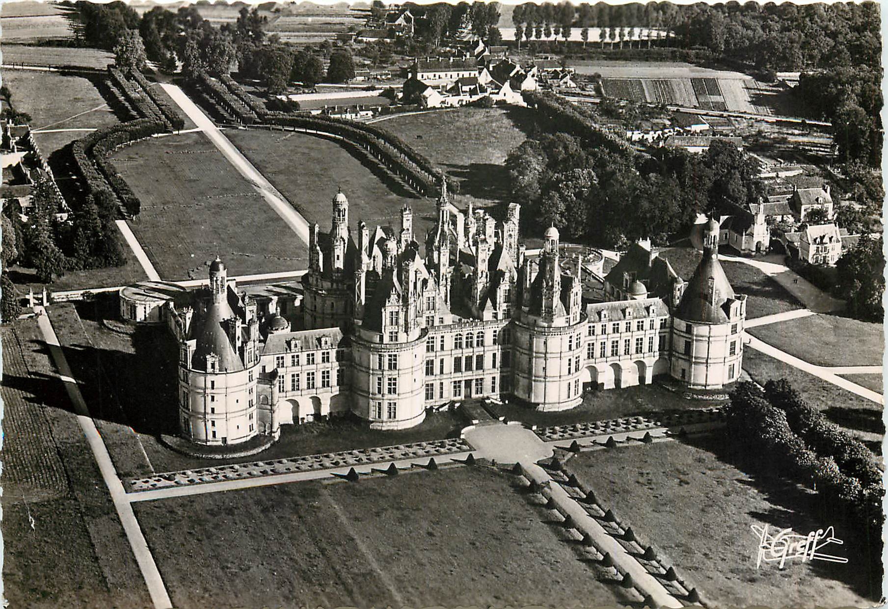Chambord (Loir-et-Cher) — Vue aérienne — Les Cheminées et les Terrasses — Éditions GREFF