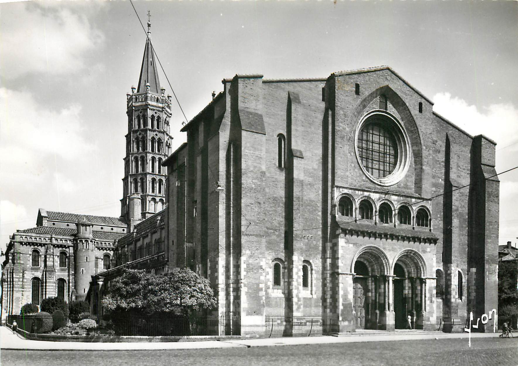 Toulouse (Hte-Garonne) — Basilique Saint-Sernin, la façade — Les Éditions d'Art, Paris
