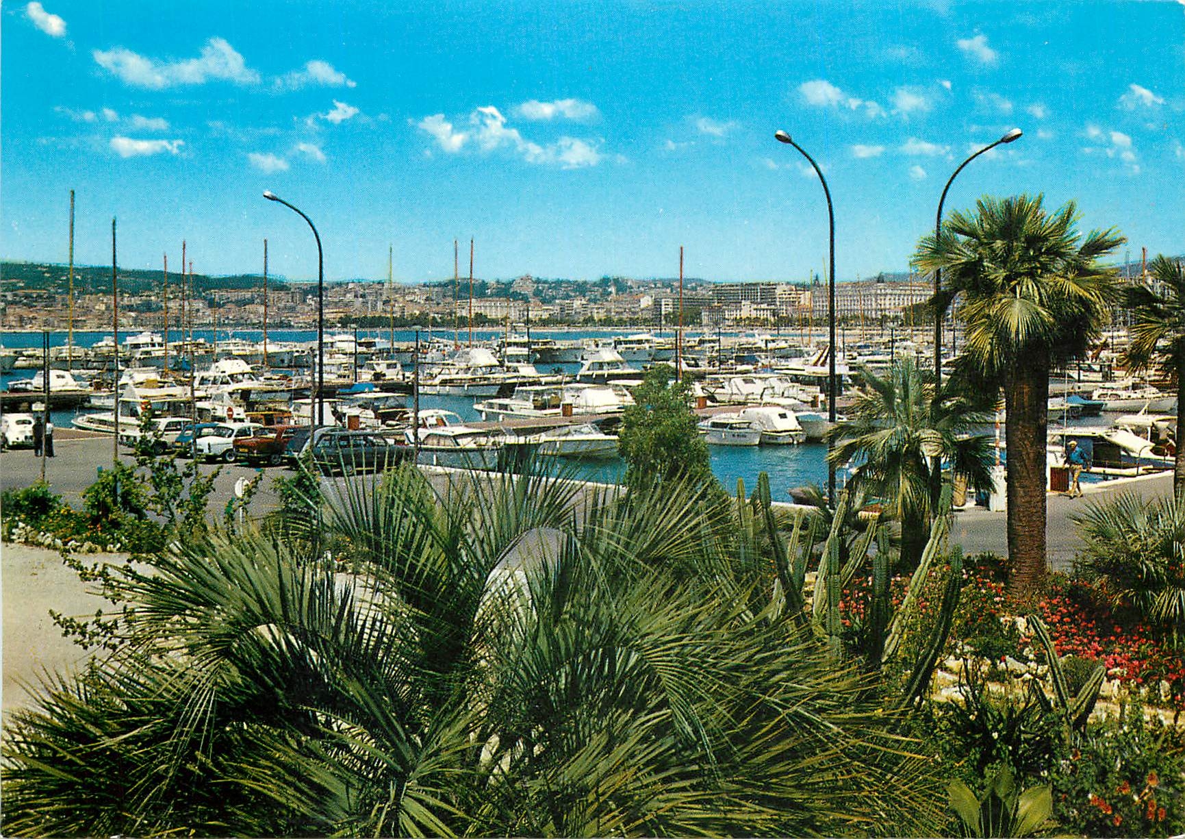 CPM Cannes Le Port Canto et la Croisette 