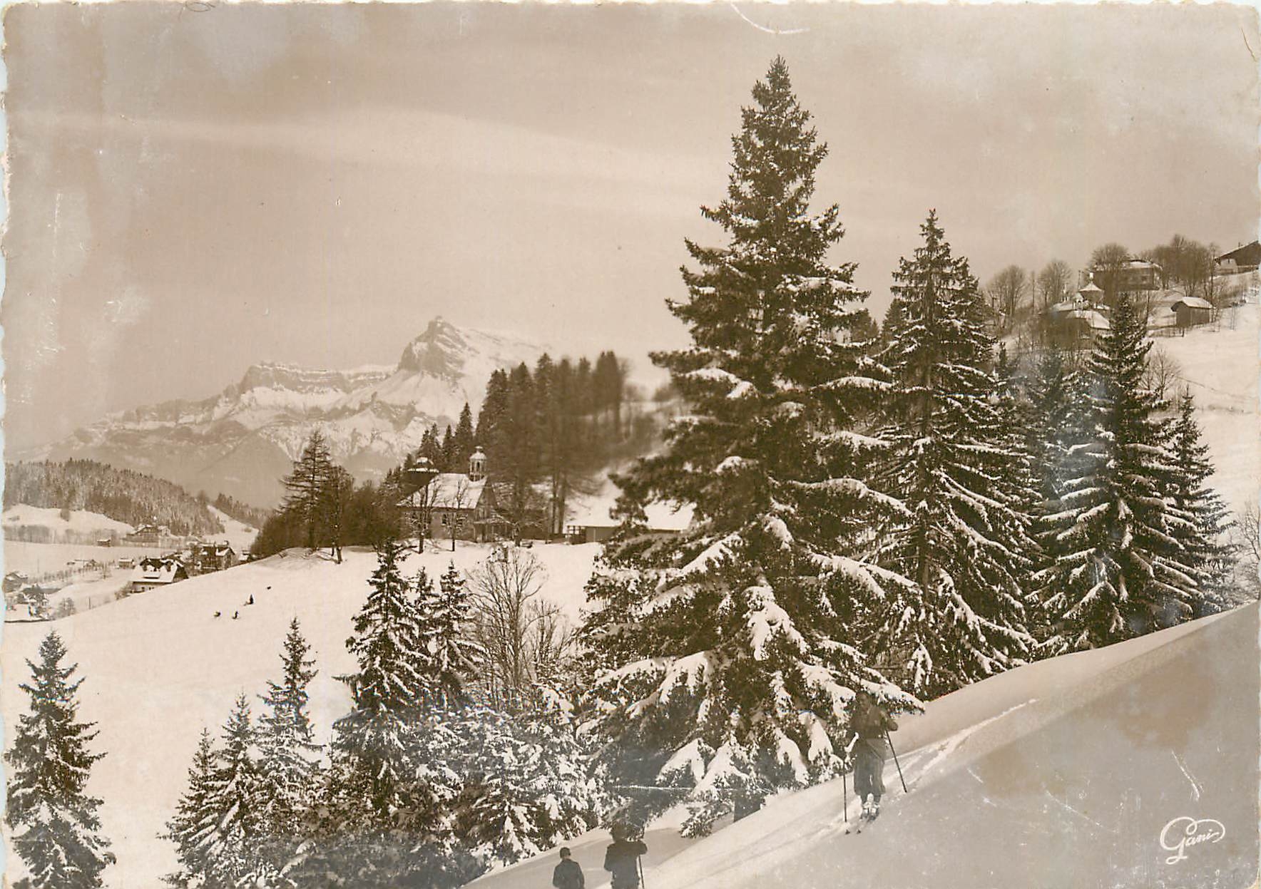 Mégeve (Haute-Savoie) — Vue vers l'Aiguille de Varan (2488 m) — Ganié, n°321
