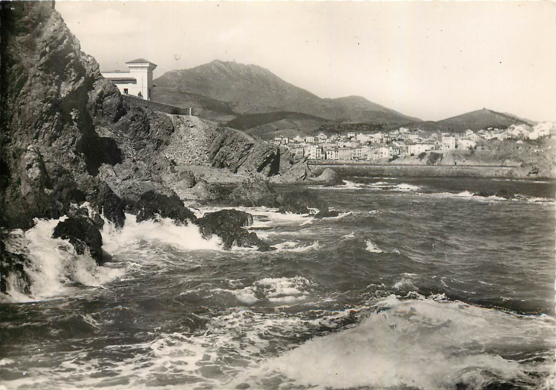CPM Banyuls sur Mer PO Rochers et vagues 