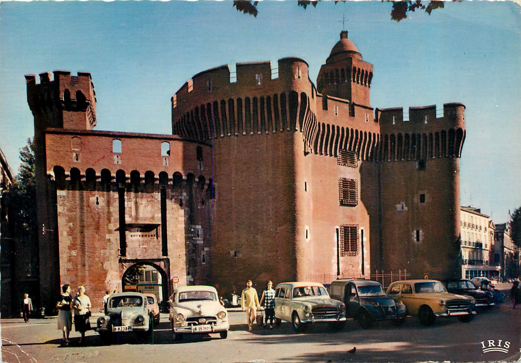 CPM Perpignan Pyrenees Orientales La Castillet Automobile