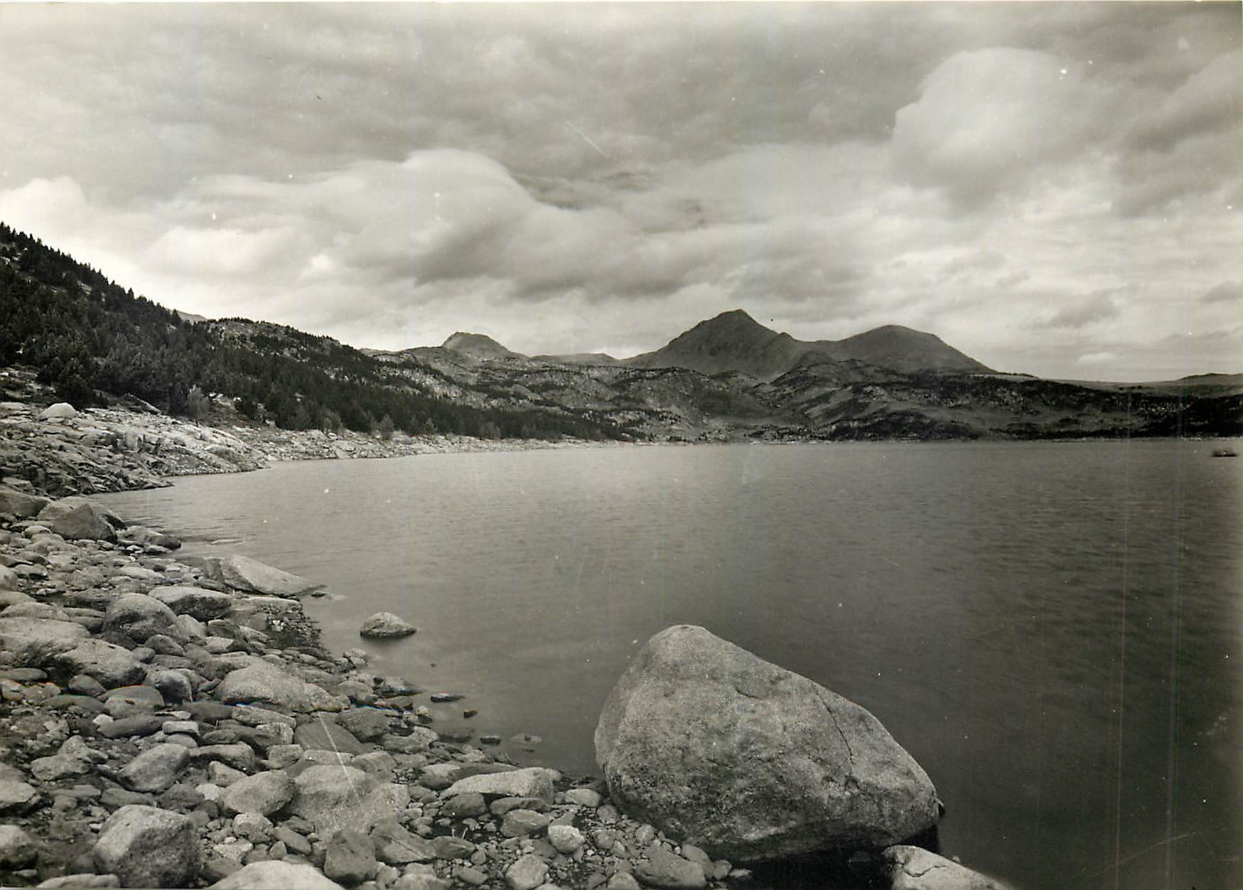 CPM Lac des Bouillouses PO Au fond le pic Carlitte 