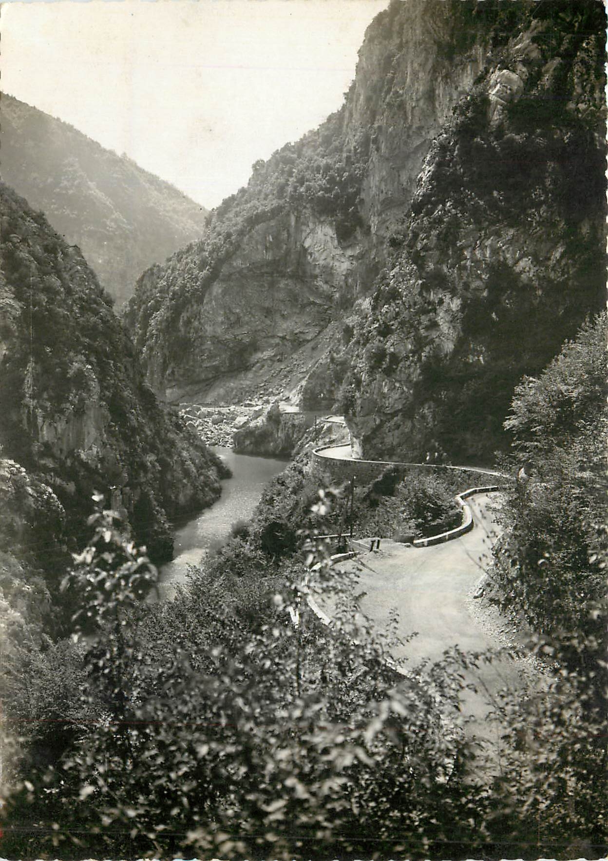 CPM La Route dans les Gorges entre Sospel et Moulinet AM 