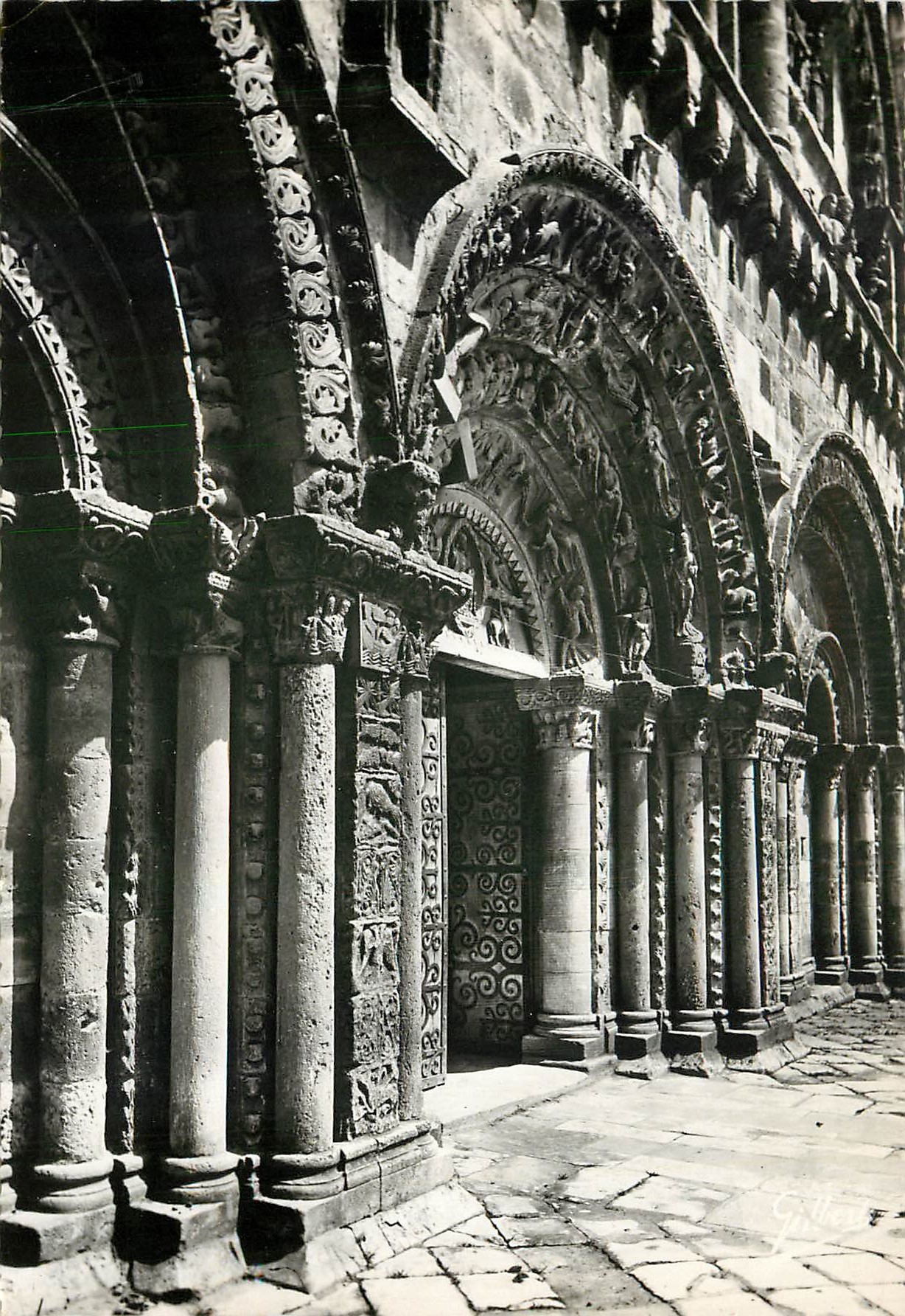 CPM Civray Vienne L'Eglise Details du Porche 