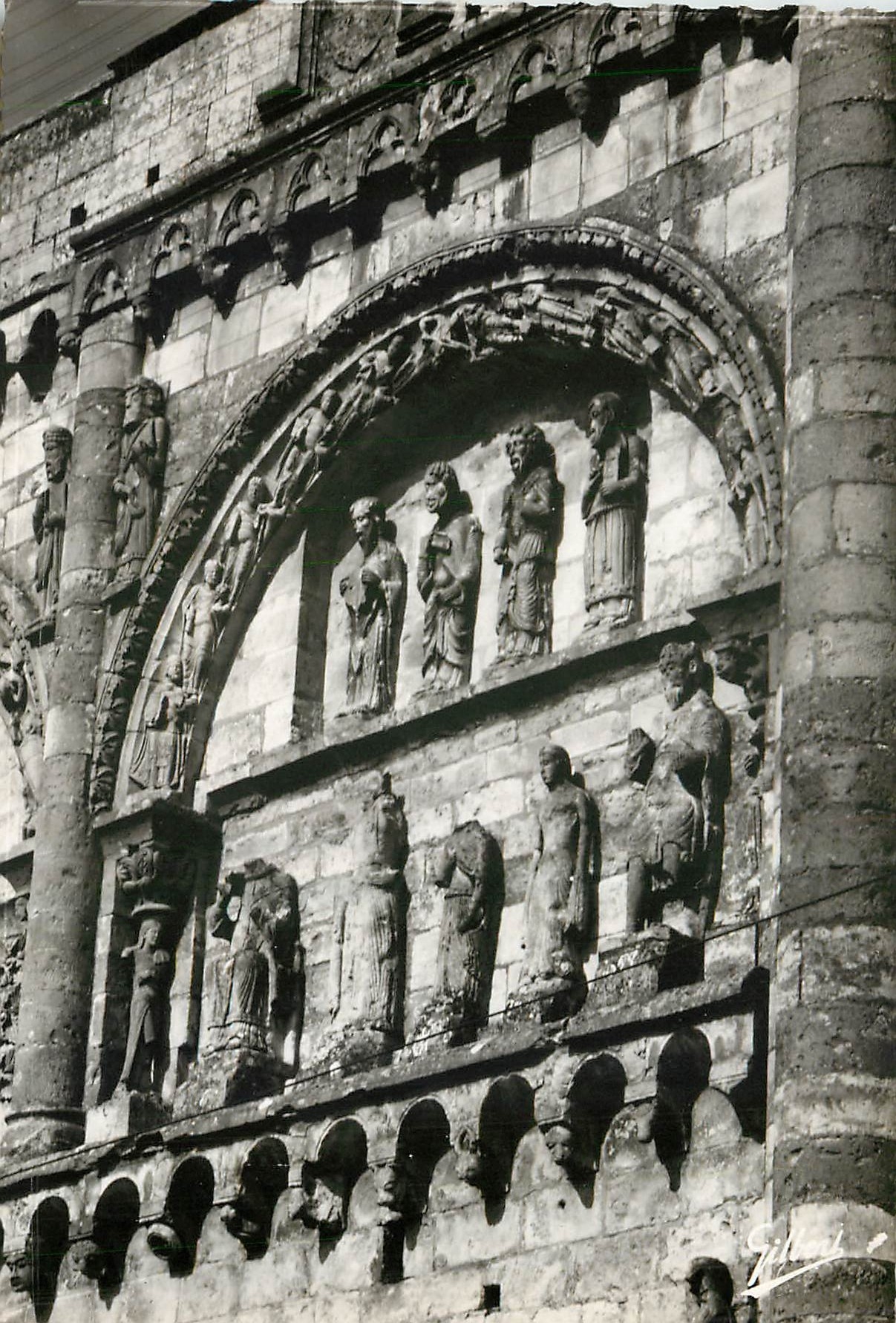 CPM Civray Vienne L'Eglise Details de la Facade 