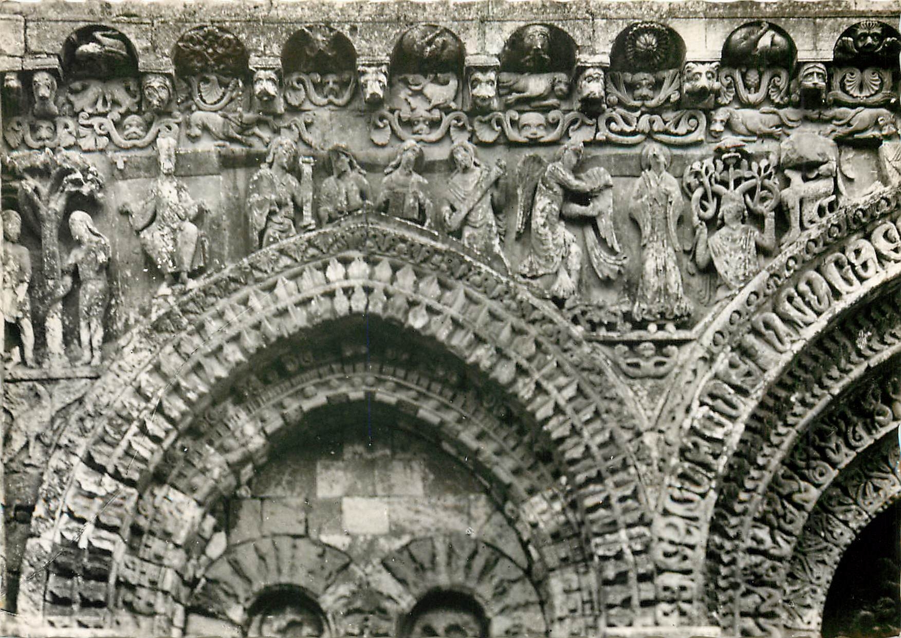 Poitiers (Vienne) — Église Notre-Dame la Grande. La Vie mystique de la Vierge en l'Ancien et le Nouveau Testament. Sculptures romanes du XIIe siècle. Adam et Ève, Nabuchodonosor, les Prophètes, l'Annonciation et l'Arbre de Jessé.