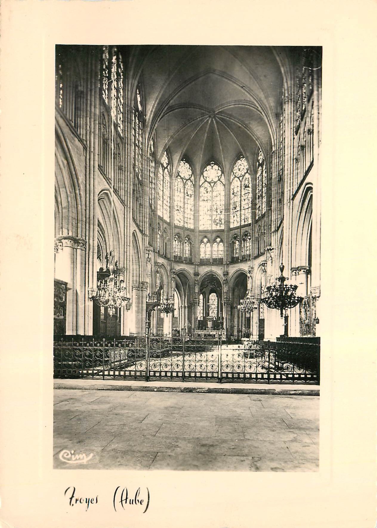CPM Troyes Aube La Cathedrale Vue du Choeur 