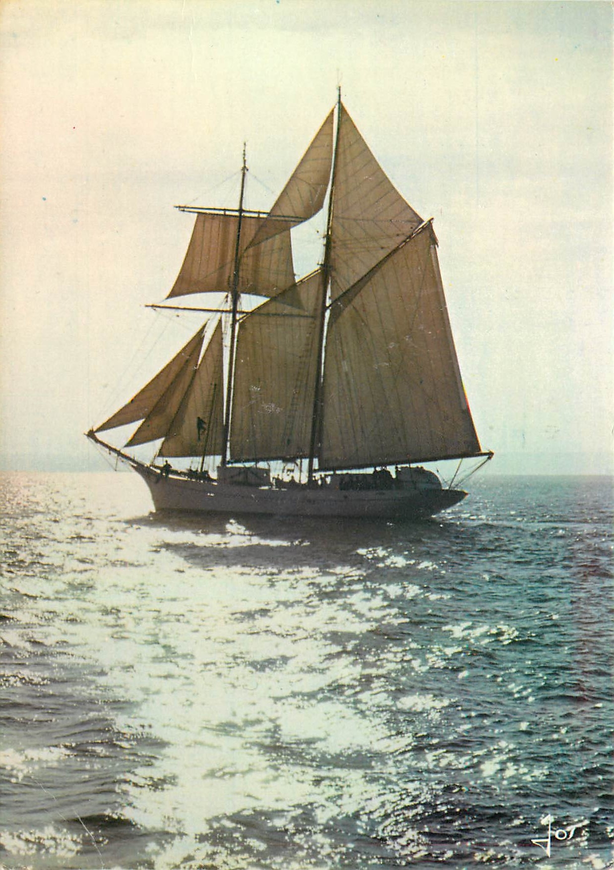 CPM Une barque aux voiles blanches Court la bas Sur une mer d'Argent 