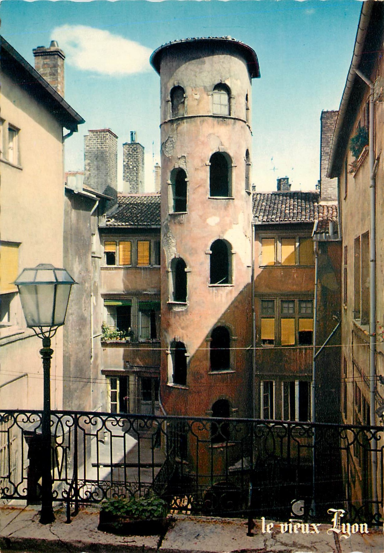 CPM Le Vieux Lyon La maison du Crible Tour 