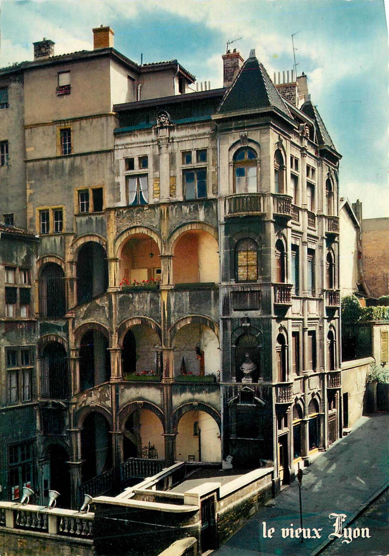 Le vieux Lyon — Maison Henri IV, montée St-Barthélémy — Éditions La Cigogne