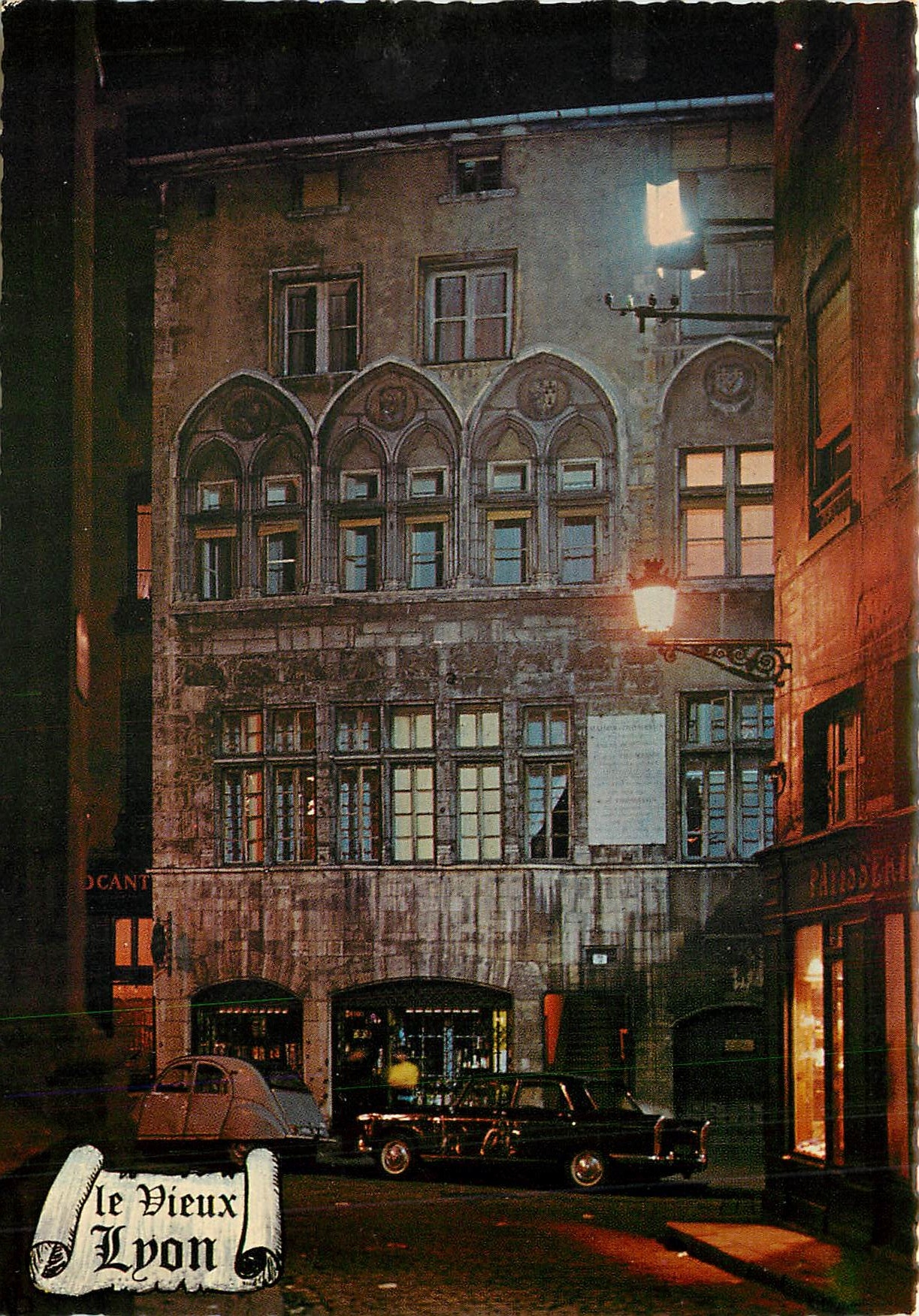 Lyon — Façade de la Maison Thomassin, Place du Change — Édition J. Cellard