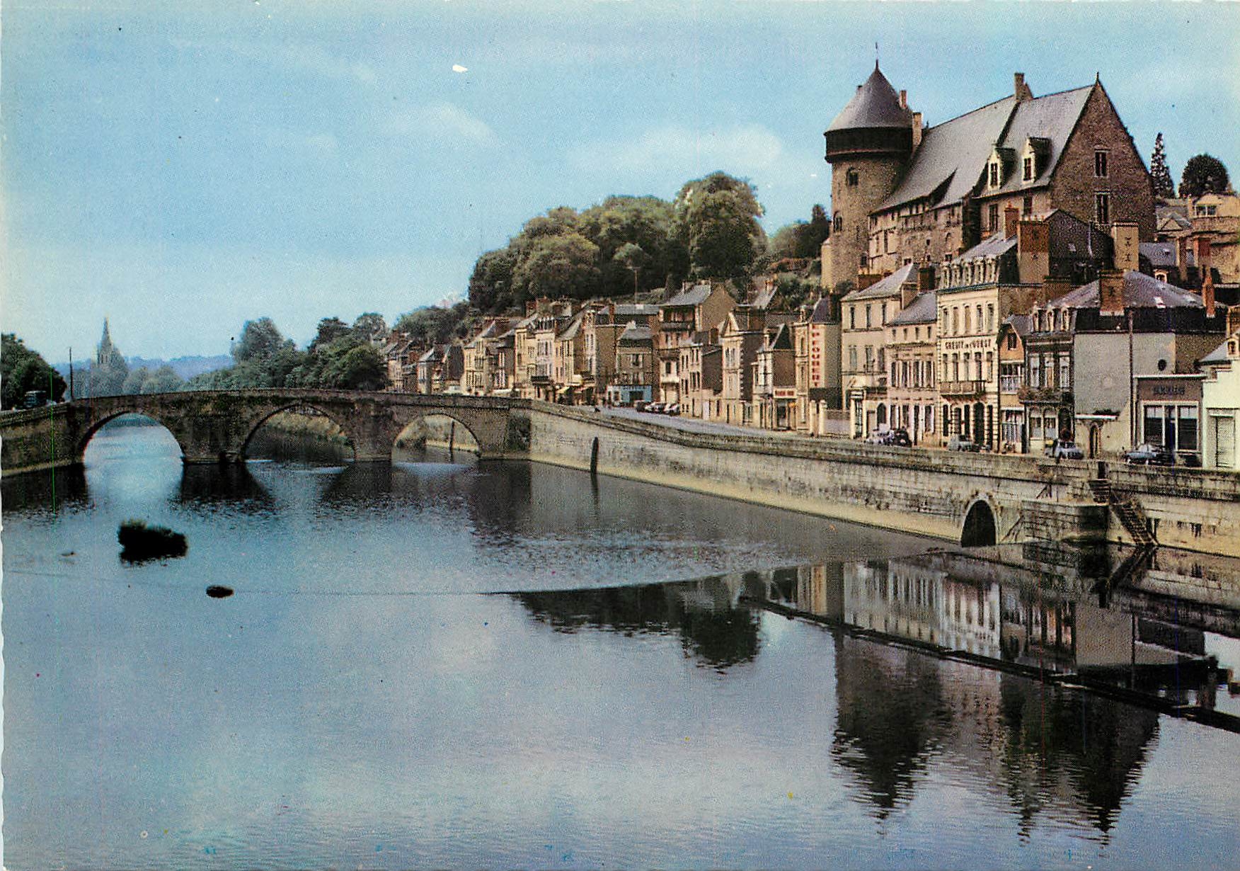 CPM Laval Mayenne La Mayenne Le Chateau ND d'Avesnieres 