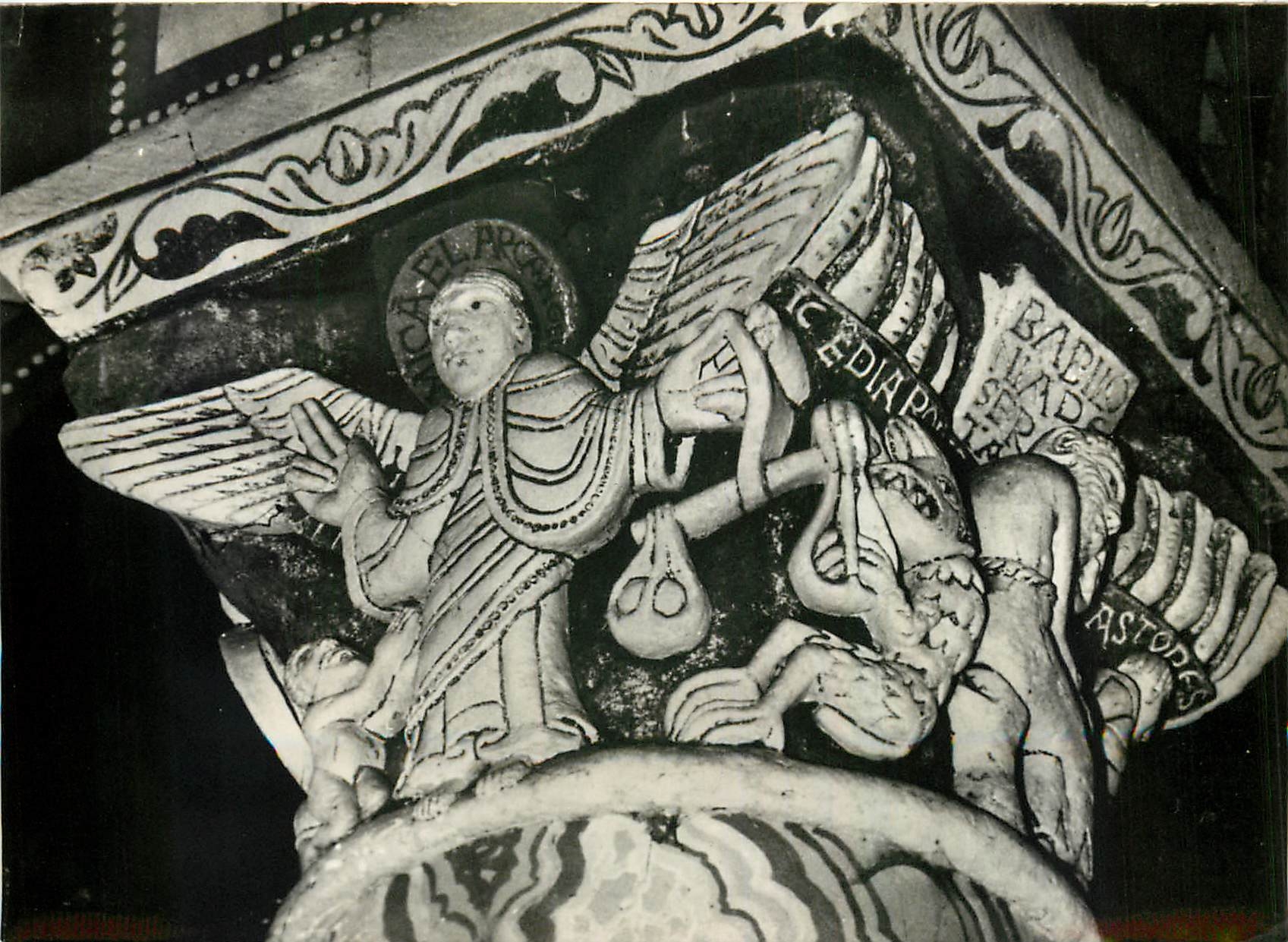 CPM Chauvigny Vienne Eglise Saint Pierre St Michel La pesee des Ames 