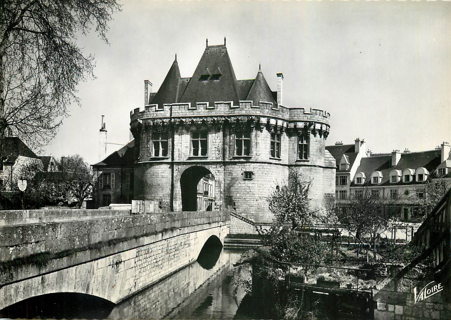 Vendôme (Loir-et-Cher) — Tor Saint-Georges und die Brücke über den Loir — Éditions Valoire