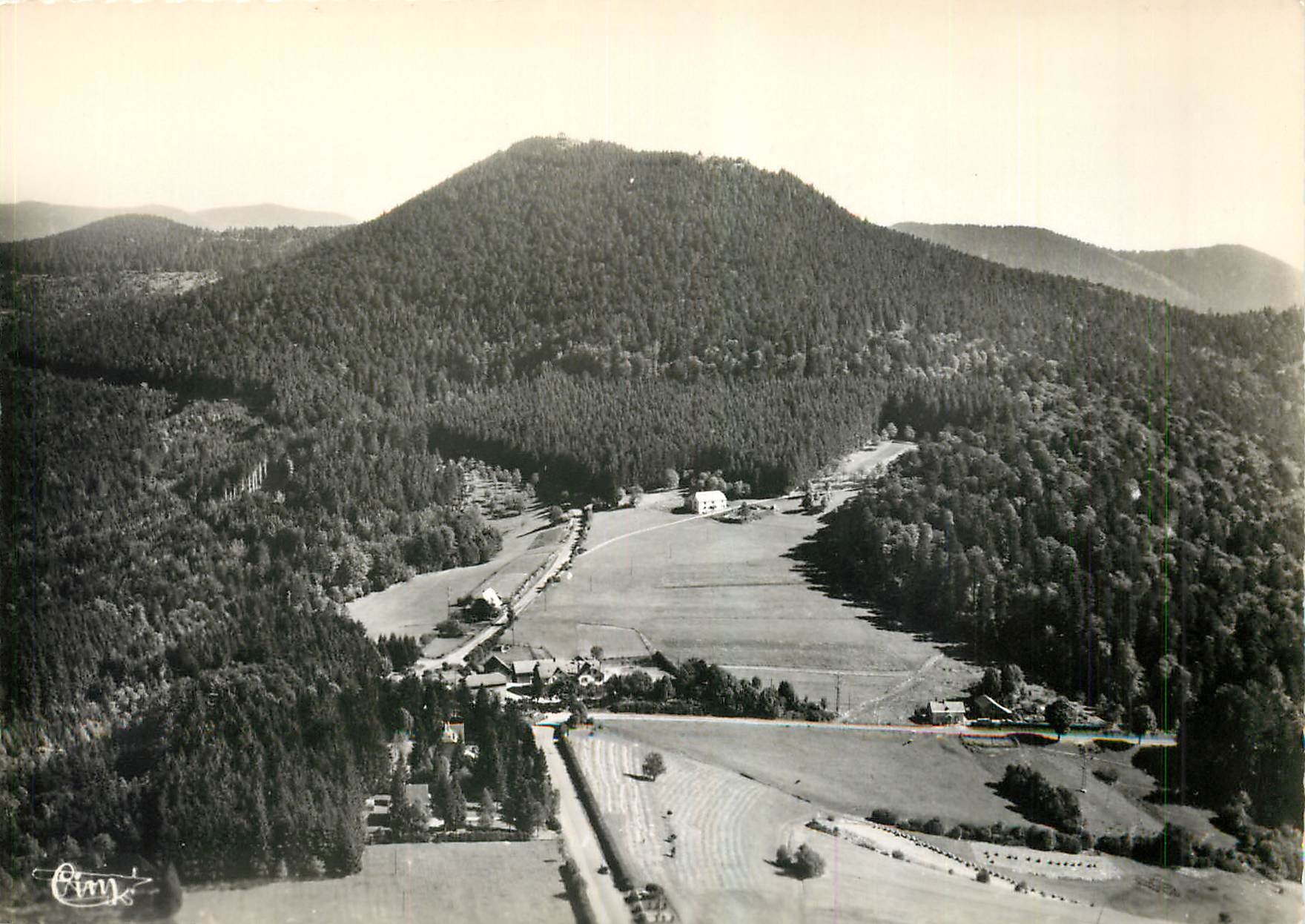 Le Donon (Bas-Rhin) — Vue panoramique aérienne — Éditions Aériennes COMBIE IMP. MACON