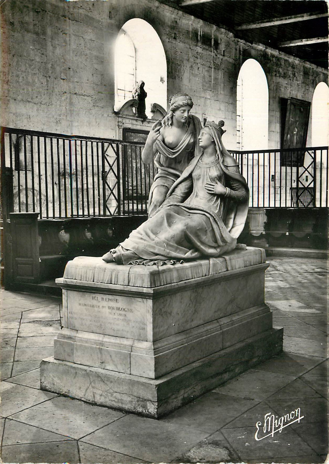 CPM Tonnerre Yonne Le Mausolee de Marguerite Comtesse de Tonnerre Reine de Naples Sicile et Jerusale
