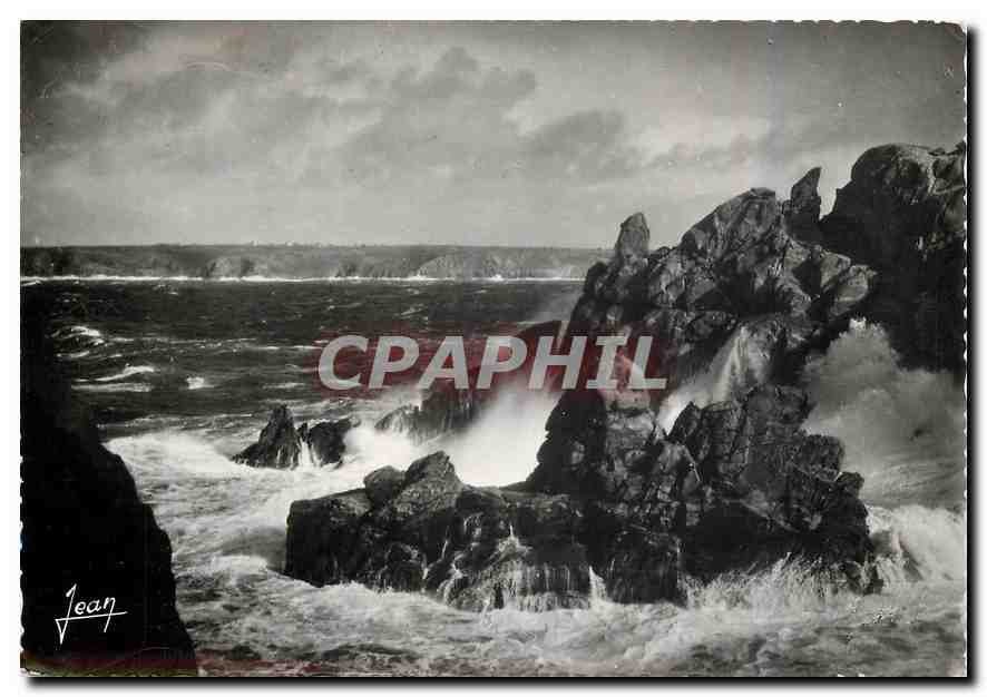 CPM La Bretagne Pointe du Raz Finistere Le Maine couche au fond la baie des Trepasses 