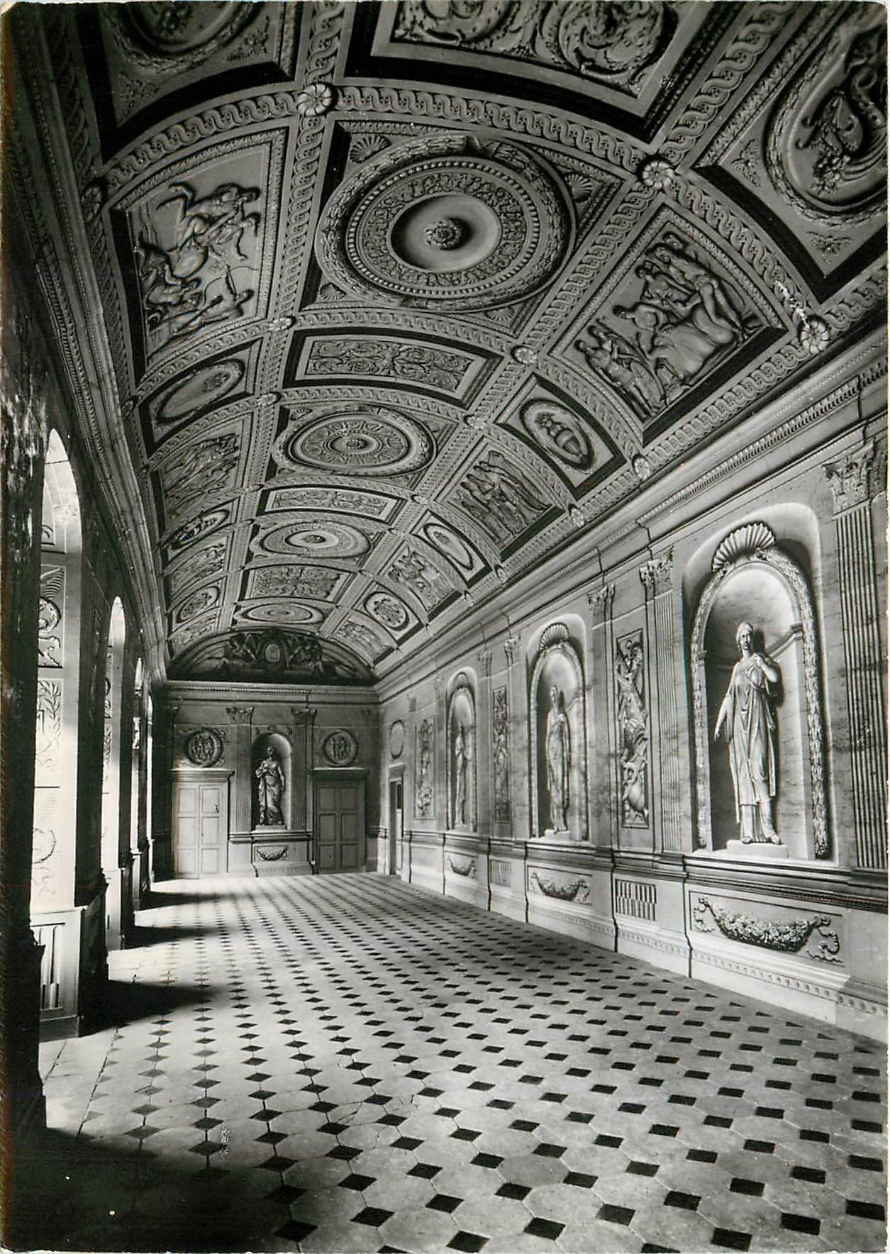 CPM Tanlay Yonne Le Chateau La Grande Galerie Grisailles en Trompe l'Oeil 