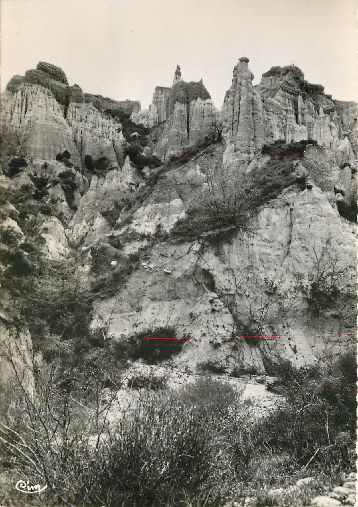 CPM Ille sur Tet Pyr Or Les curieux Terriers Route de Montalba 