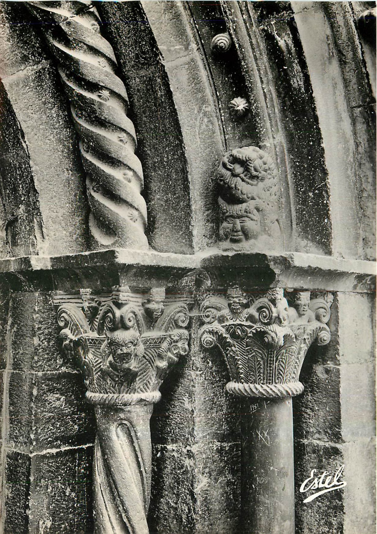 CPM Eglise de Villefranche de Conflent Monument Historique La Petite Porte 