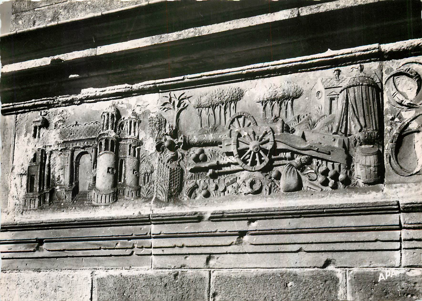 Assier (Lot) — Geschnitzte Details (Gurt der Kirche) — Gesellschaft der Postkarten-Drucke PA-POITX