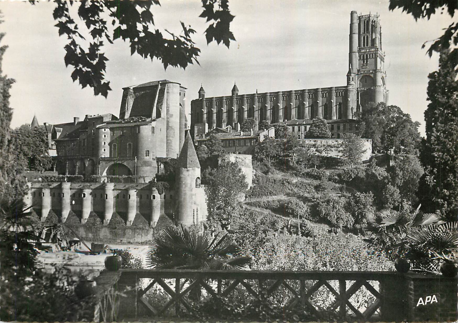 CPM Albi Tarn Ancien Palais Archiepiscopal Remparts Jardins Terrasses et Donjon 