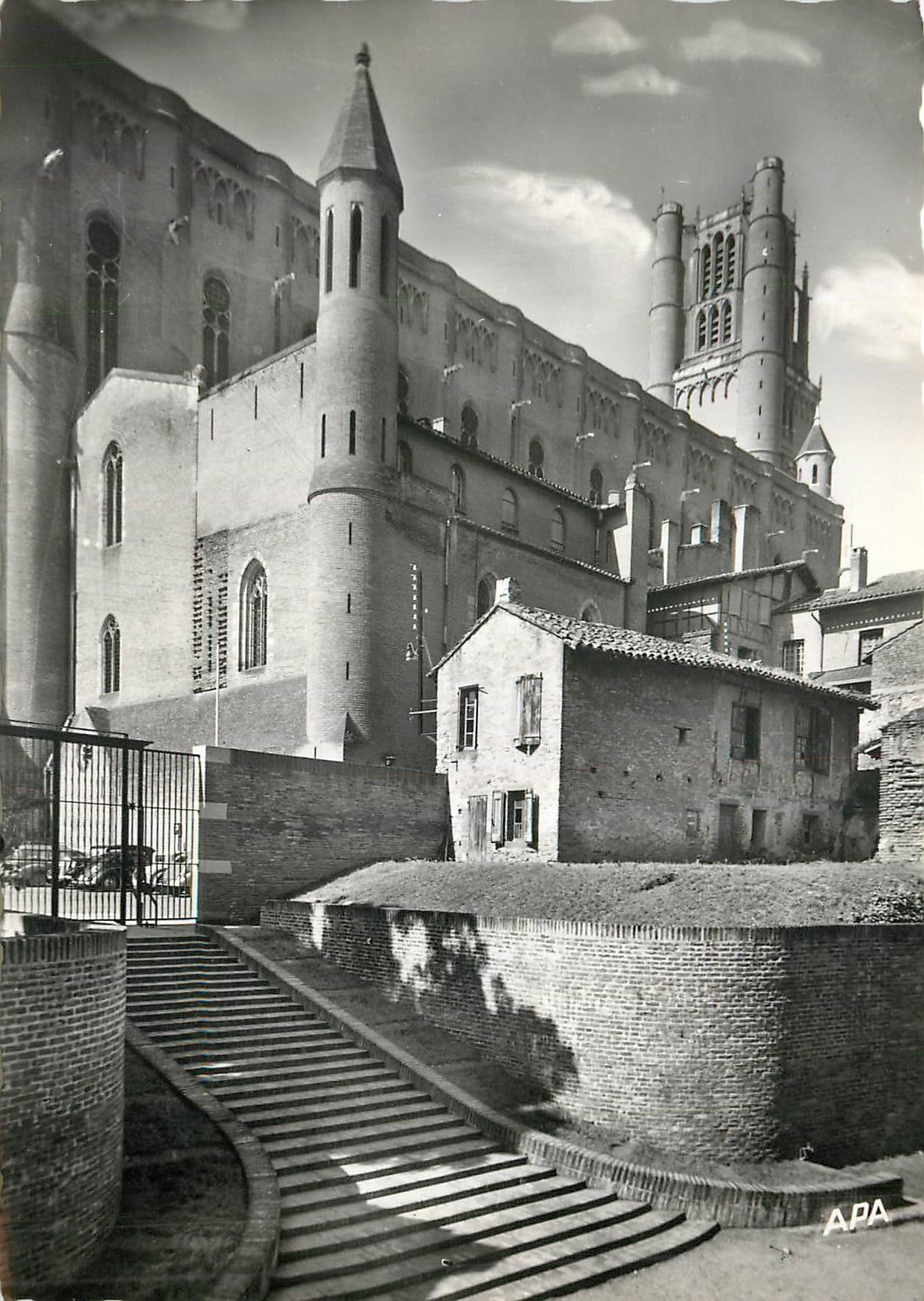 CPM Albi Tarn La Basilique Ste Cecile vue du Musee Toulouse Lautrec 
