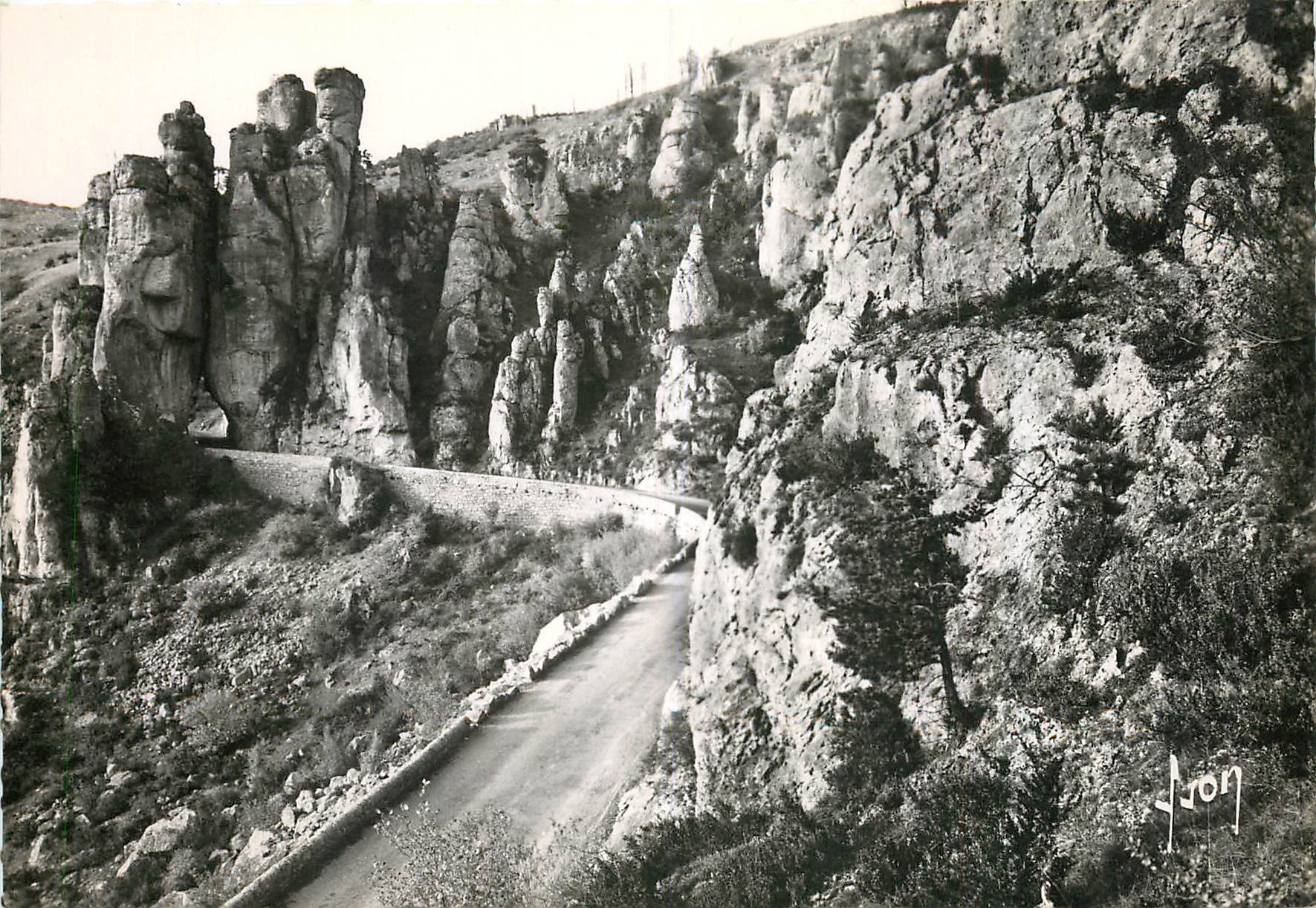 CPM Meyrueis Lozere Route de l'Aven Armand et Ste Enimte 