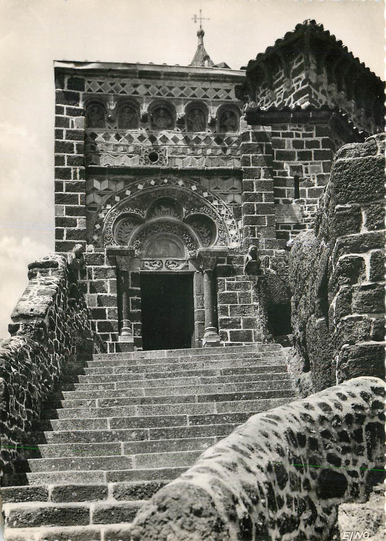 CPM Le Puy en Velay Haute Loire Entree de la Chapelle St Michel 