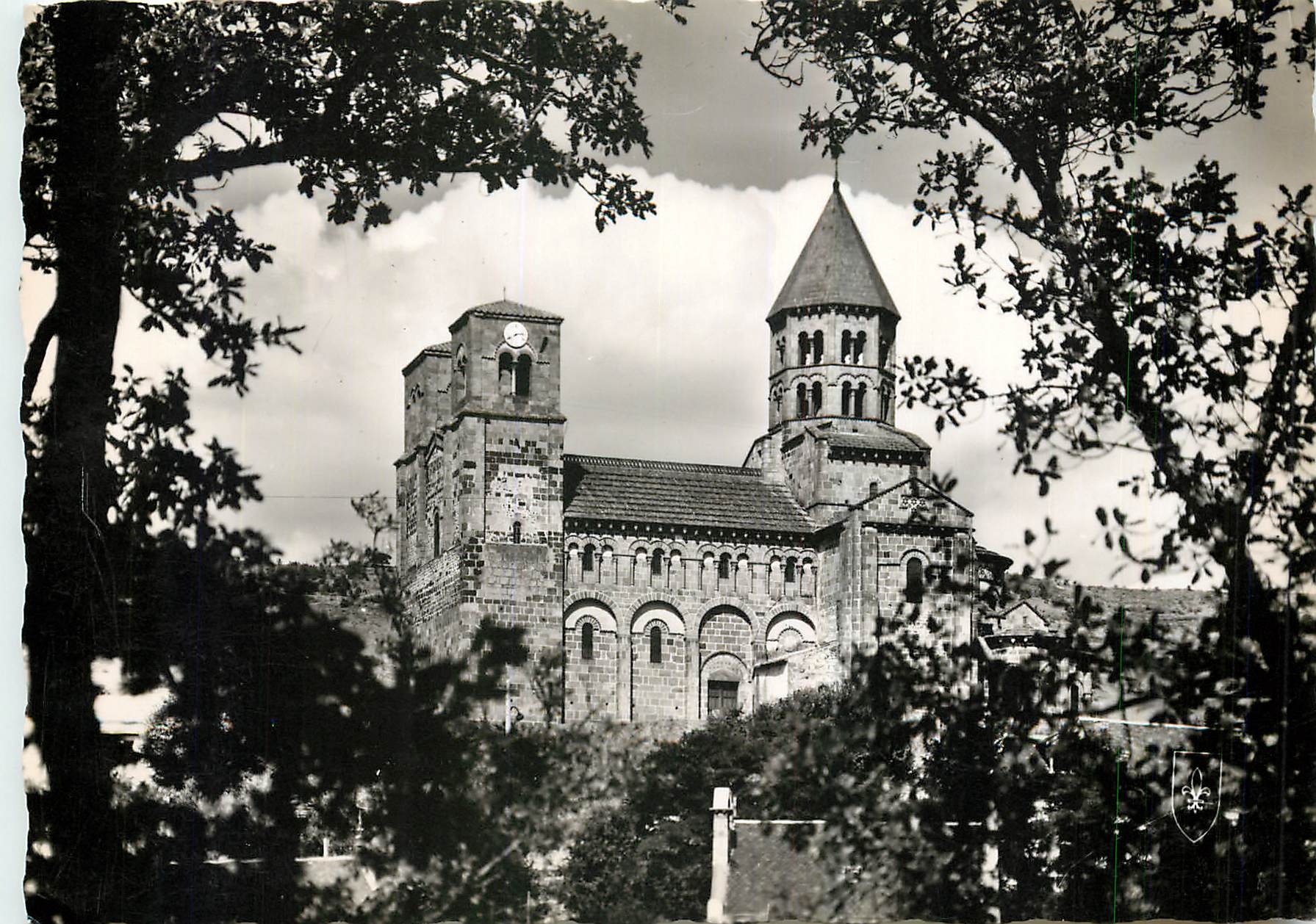 Kirche Saint-Nectaire — Kirche im romanischen Stil von Auvergne (12. Jahrhundert) — Éditions du LYS