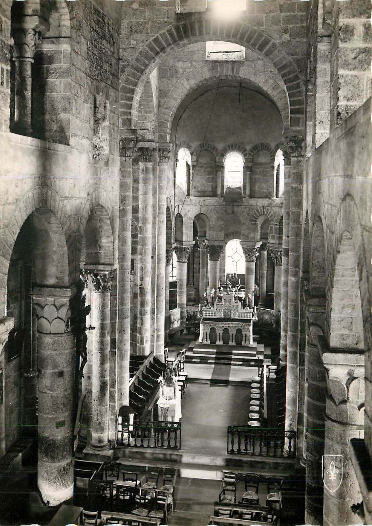 CPM Eglise de Saint Nectaire magnifique exemple de l'art roman auvergnat Nef Centrale 
