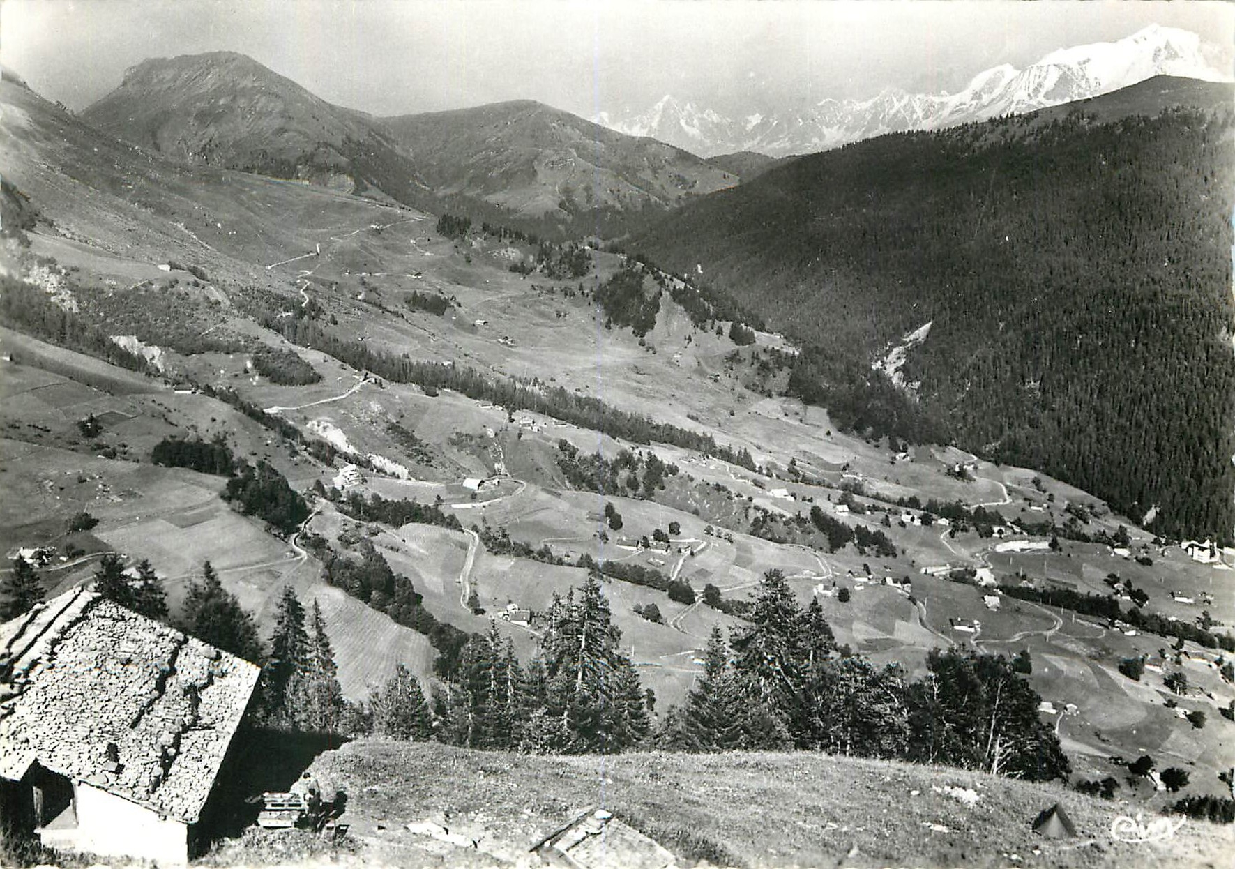CPM La Giettaz Savoie Vue sur la Giettaz et le Massif du Mont Blanc 