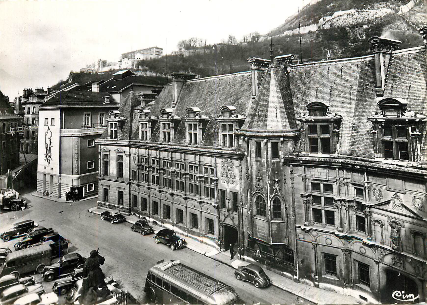 Grenoble (Isère) — Place Saint-André, Palais de Justice, Statue Boyard — CIM