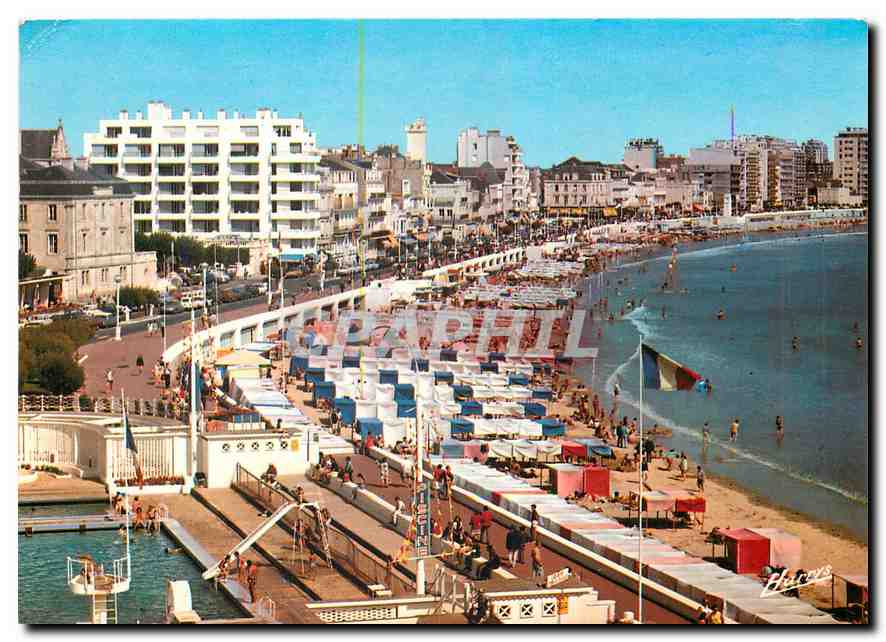 CPM Sur la Cote de Lumiere Les Sables d'Olonne Le Remblai et la Plage 