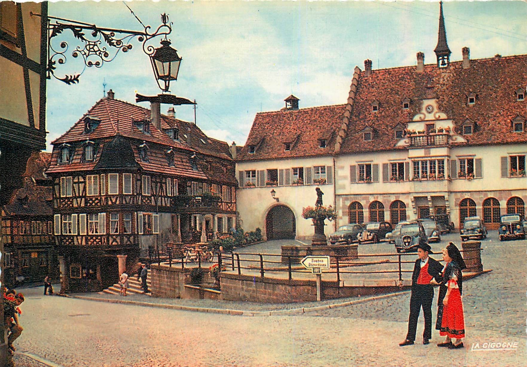 CPM L'Alsace Pittoresque Place de l'Hotel de Ville a Barr 