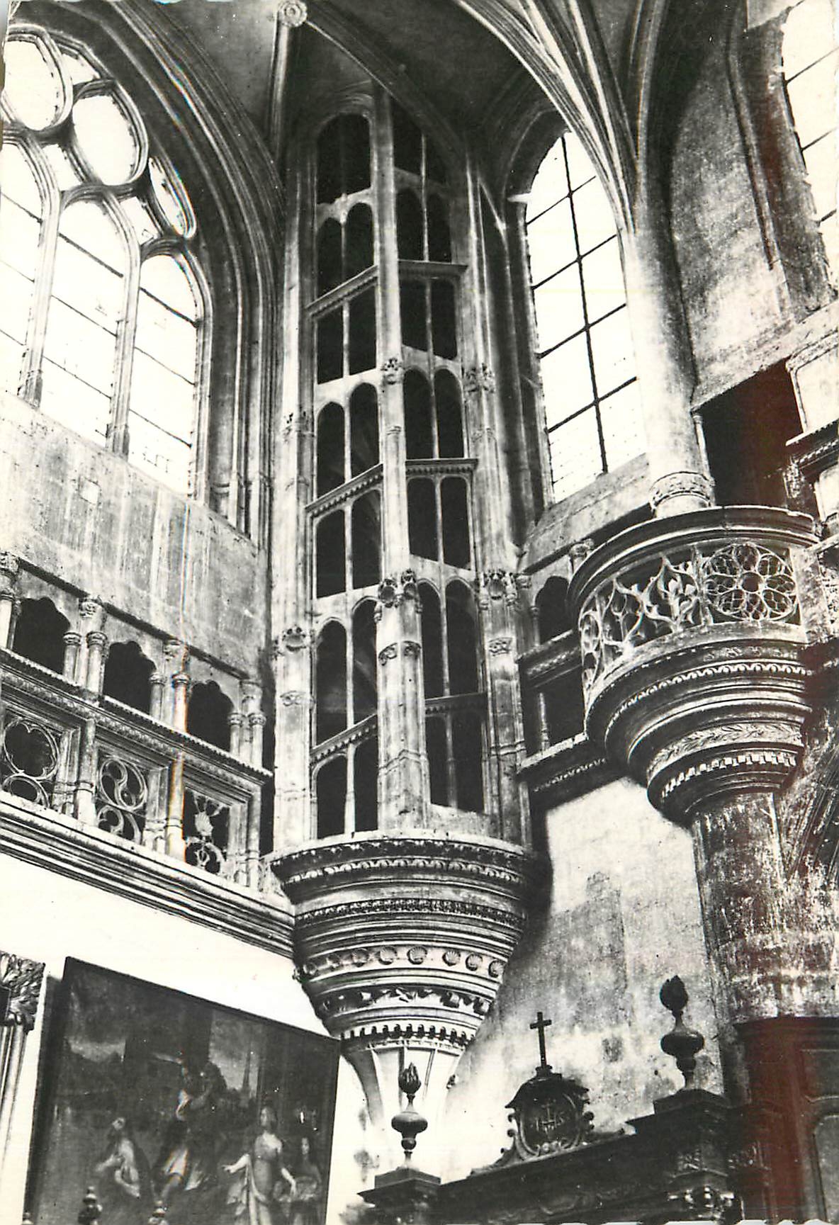 CPM Chaumont Basilique St Jean Baptiste Escalier et galeries du transept sud 