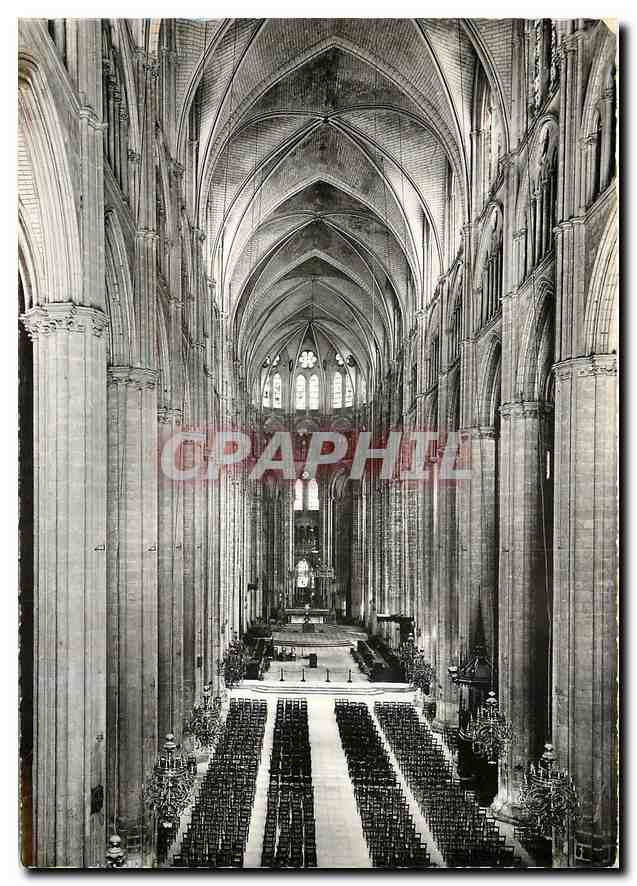 CPM Cathedrale St Etienne de Bourges La Nef vue vers le Choeur 