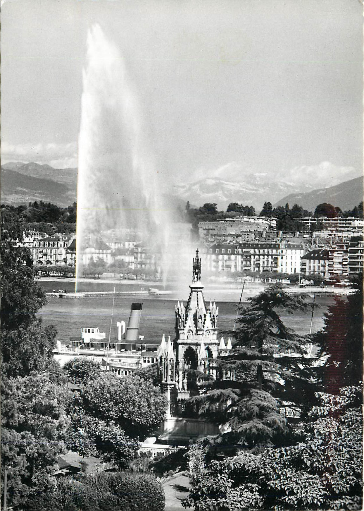 CPM Geneve Monument Brunswick et le jet d'eau 