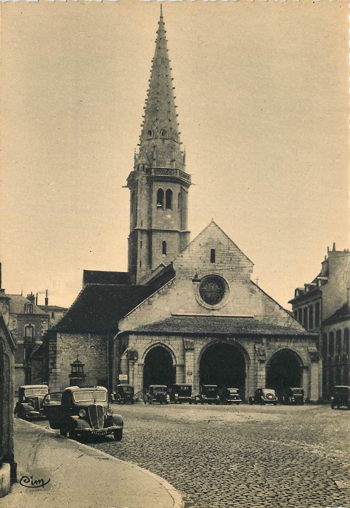 CPM Dijon Cote d'Or Facade de l'Eglise St Philibert romane Clocher du XVI 