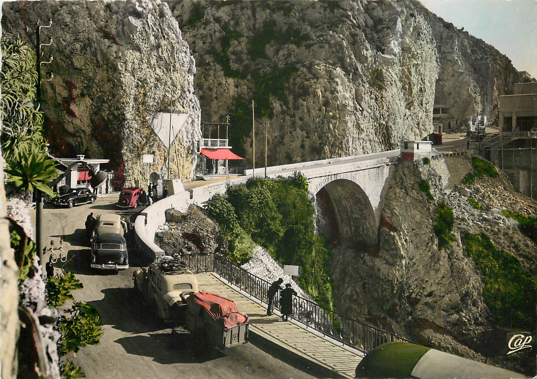 CPM Menton Frontiere Franco Italienne Le pont Saint Louis 