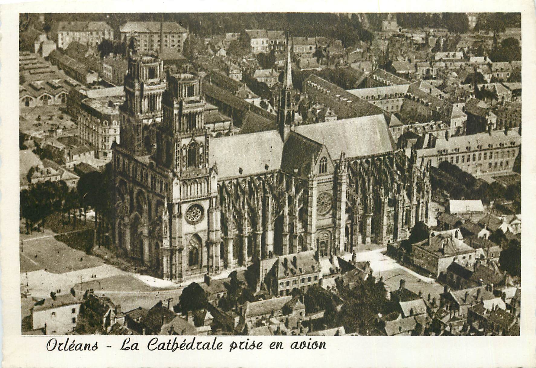 CPM Orleans La Cathedrale prise en avion 