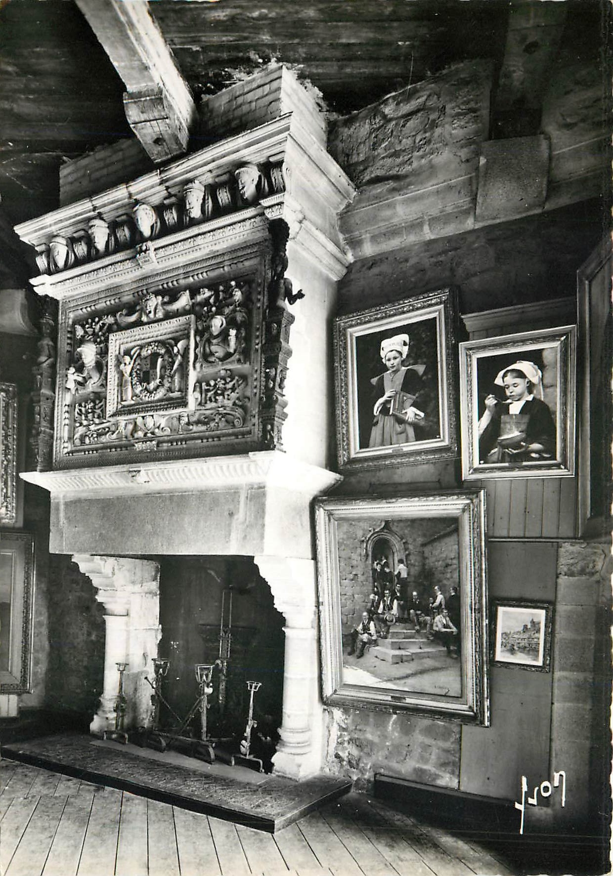 CPM Vitre I et V Interieur du Chateau Cheminee Renaissance 